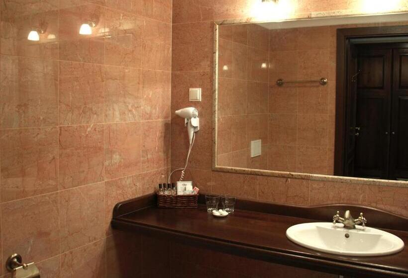 Номер Superior, Dwór Sieraków