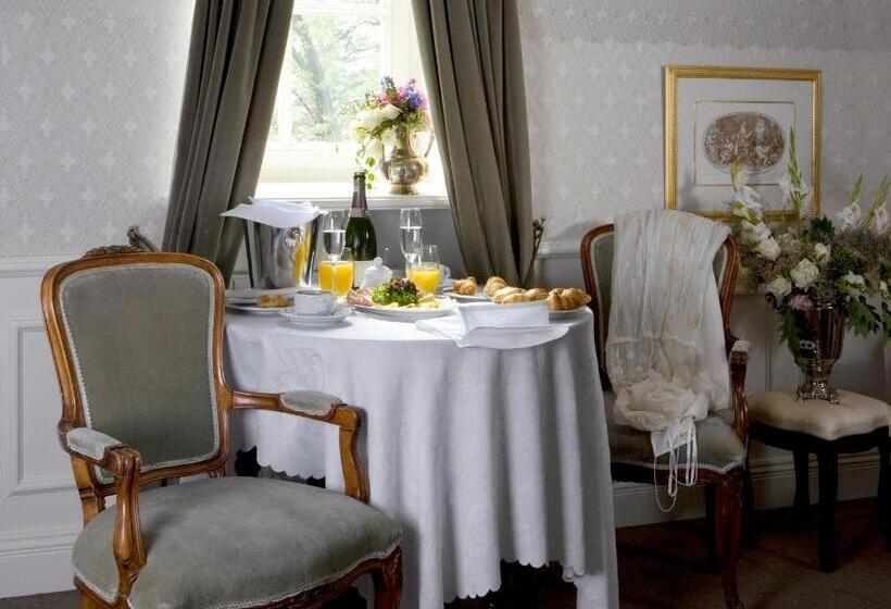 Люкс, Dwór Sieraków