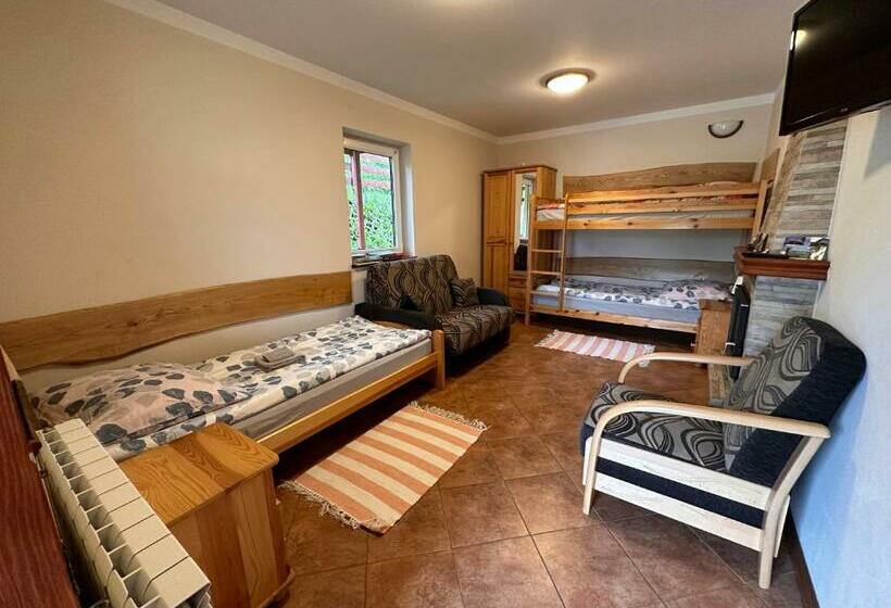 四人标准间, Farma Albert Korzenie