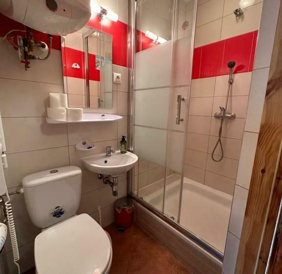 四人标准间, Farma Albert Korzenie