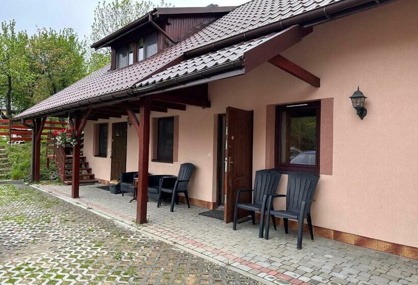 四人标准间, Farma Albert Korzenie