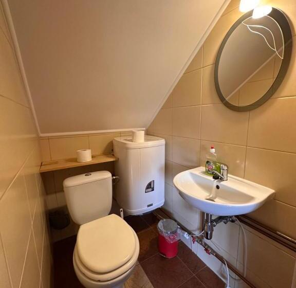 家庭间, Farma Albert Korzenie