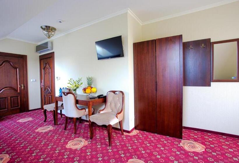 חדר סטנדרט לשלושה עם מרפסת, Róża