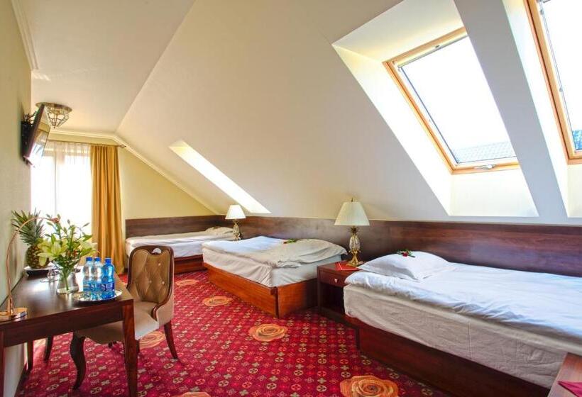 חדר סטנדרט לשלושה עם מרפסת, Róża