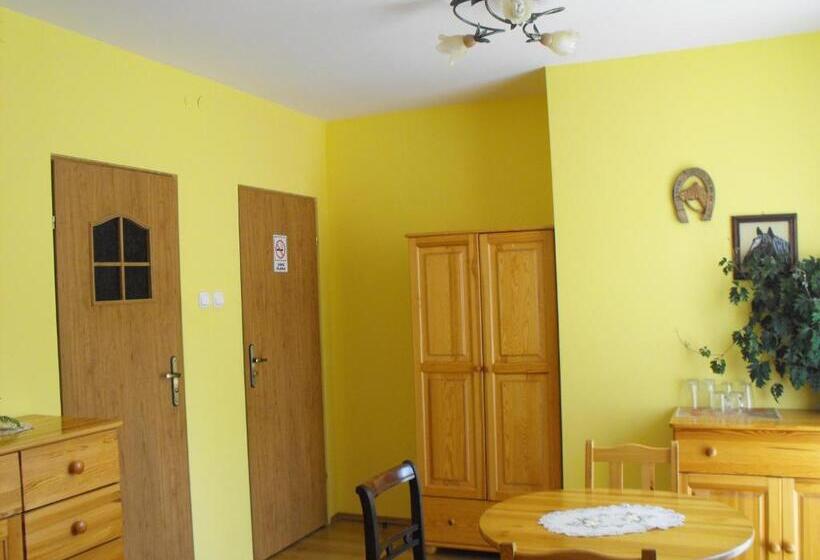 バルコニー付スタンダード4ベッドルーム, U Eskulapa