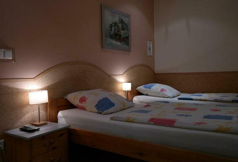 חדר דלוקס, Villamirage