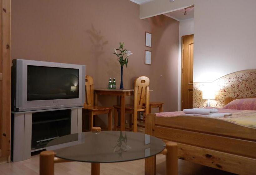 חדר דלוקס, Villamirage