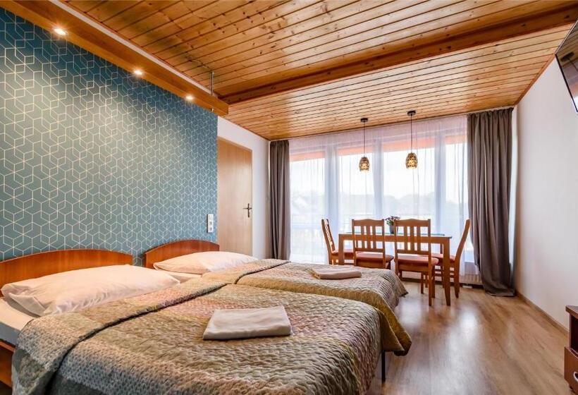 家庭工作室, Dom Wczasowy Radość