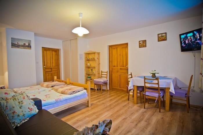 家庭间, Gosciniec Poezja