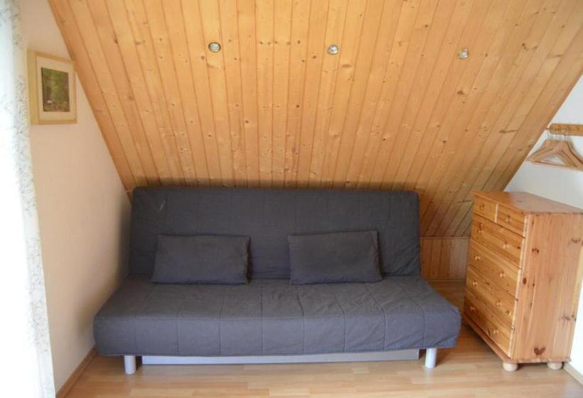 חדר סטנדרטי לארבעה עם חדר אמבטיה משותף, Jałowcówka Centrum Aktywności Psychoruchowej