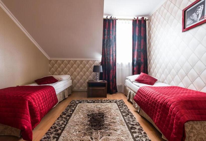 اتاق استاندارد سه نفره, Noclegi Komfort