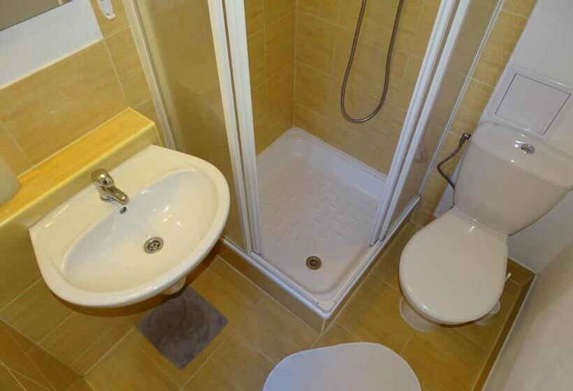 חדר משפחתי, Noclegi Marek I Karolina