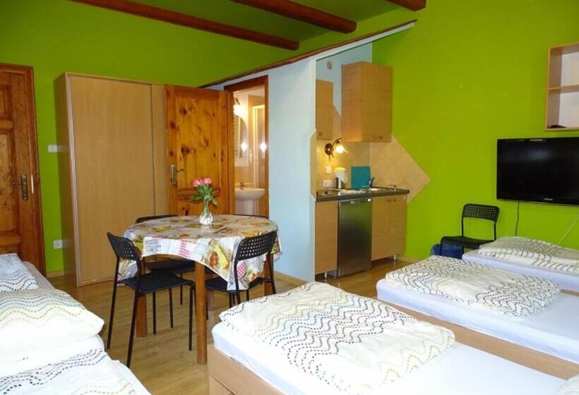 חדר משפחתי, Noclegi Marek I Karolina