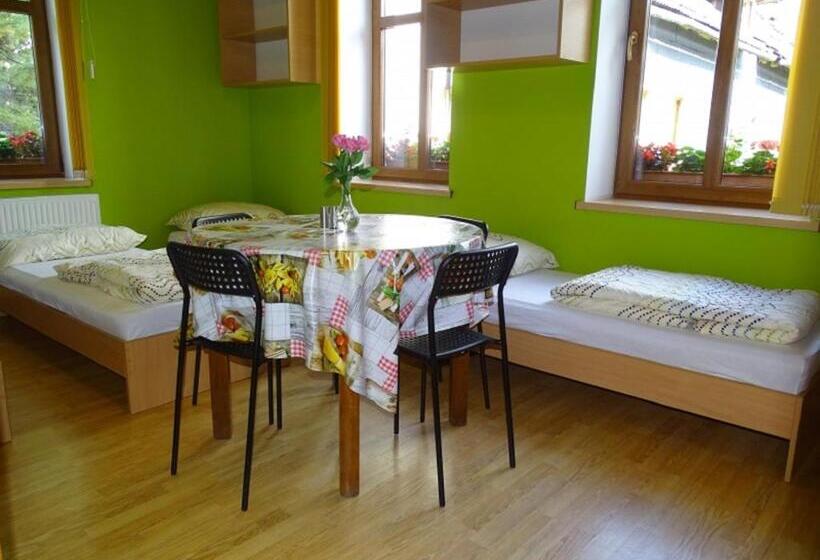 חדר משפחתי, Noclegi Marek I Karolina