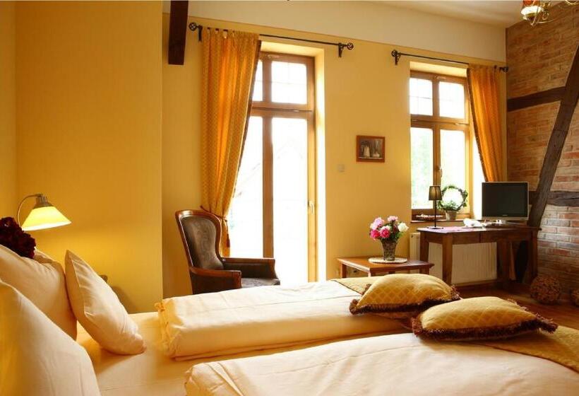استودیوی لوکس, Oasis Resort & Spa
