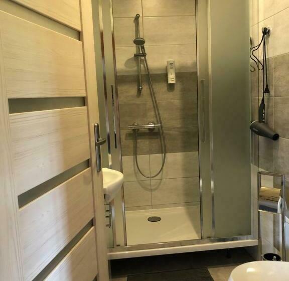 اتاق لوکس با بالکن, Poncyljuszówka