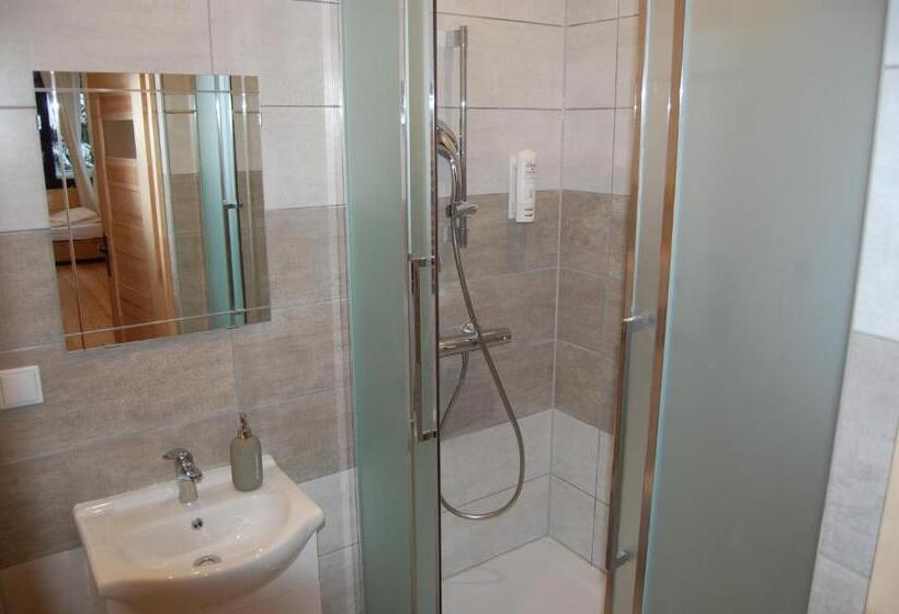 اتاق لوکس, Poncyljuszówka