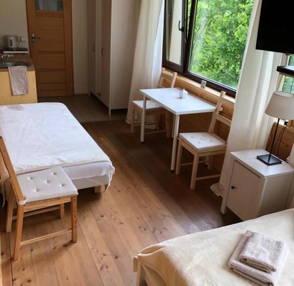 Номер Deluxe, Poncyljuszówka