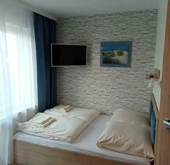 Standard Neljän Hengen Huone Parveke, Villa Selavi