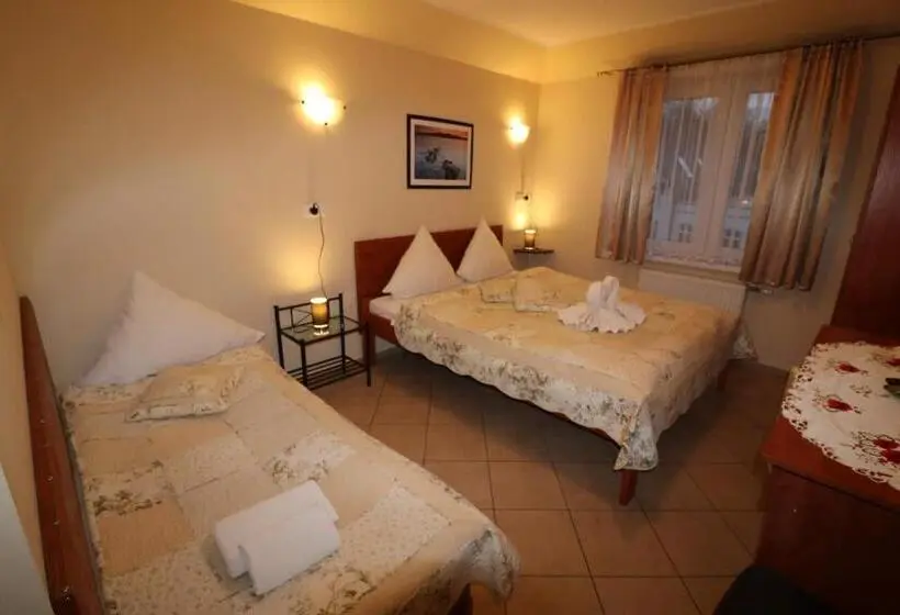 Economy Triple Room, Villa Sorento