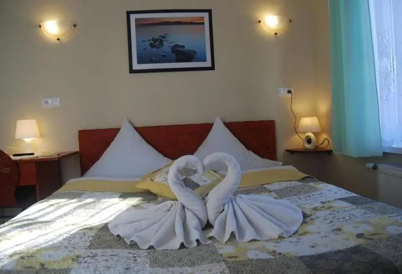 Economy Triple Room, Villa Sorento