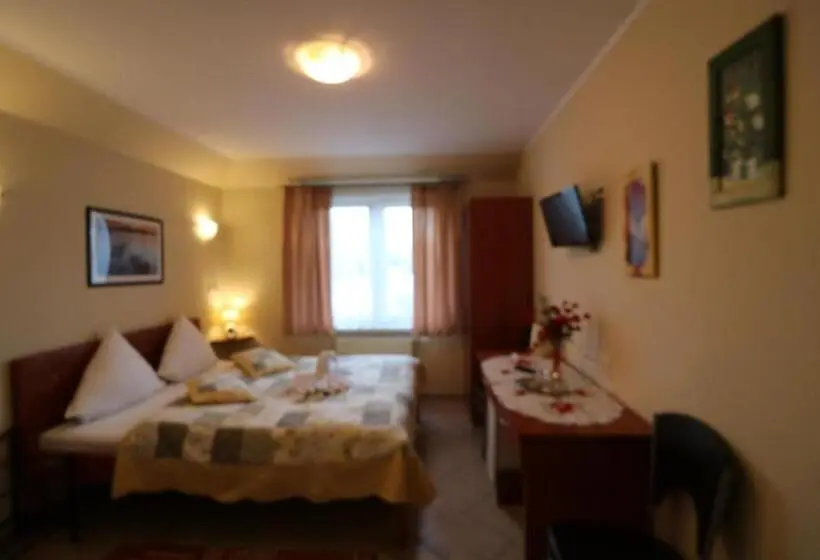 Economy Triple Room, Villa Sorento