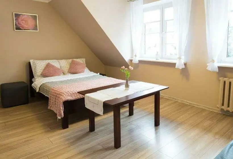 Standard Neljän Hengen Huone, Willa Aksamit
