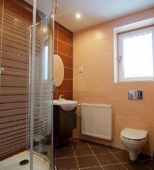 اتاق استاندارد سه نفره, Willa Majfill