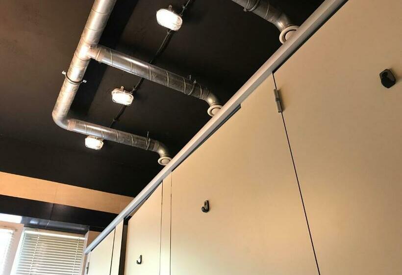 اتاق استاندارد با سرویس بهداشتی مشترک, Loft Car Factory