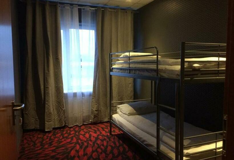 اتاق استاندارد با سرویس بهداشتی مشترک, Loft Car Factory