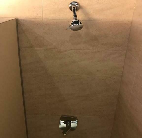 اتاق استاندارد با سرویس بهداشتی مشترک, Loft Car Factory