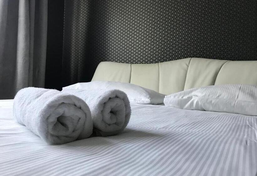 اتاق خانوادگی با سرویس بهداشتی مشترک, Loft Car Factory