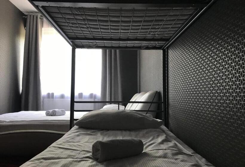 اتاق خانوادگی با سرویس بهداشتی مشترک, Loft Car Factory