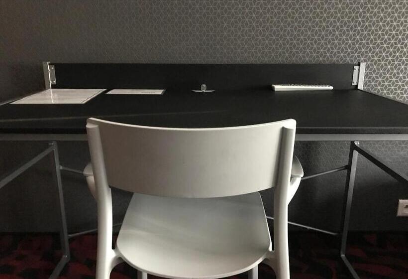 اتاق خانوادگی با سرویس بهداشتی مشترک, Loft Car Factory