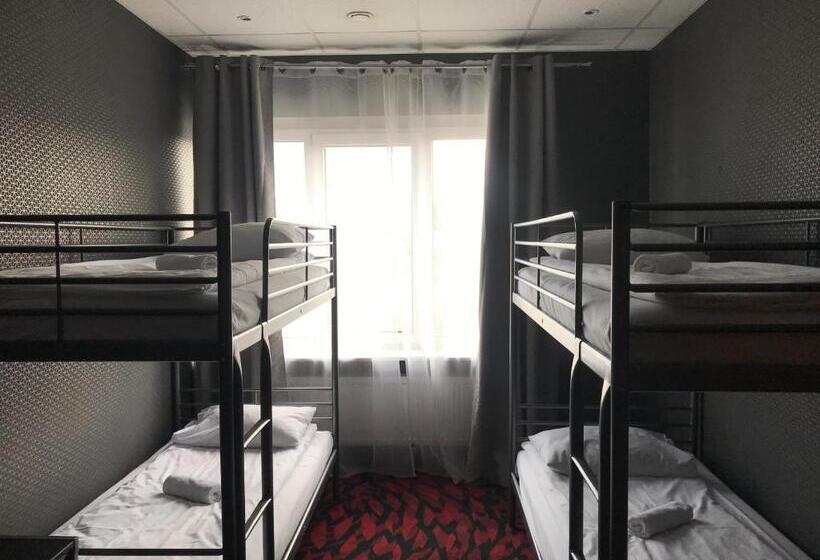 اتاق استاندارد چهارنفره با سرویس بهداشتی مشترک, Loft Car Factory