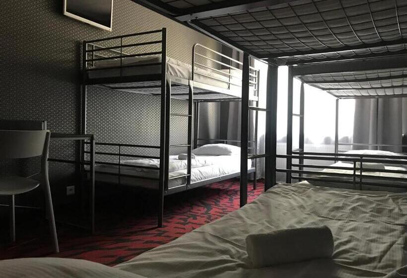 اتاق خانوادگی, Loft Car Factory