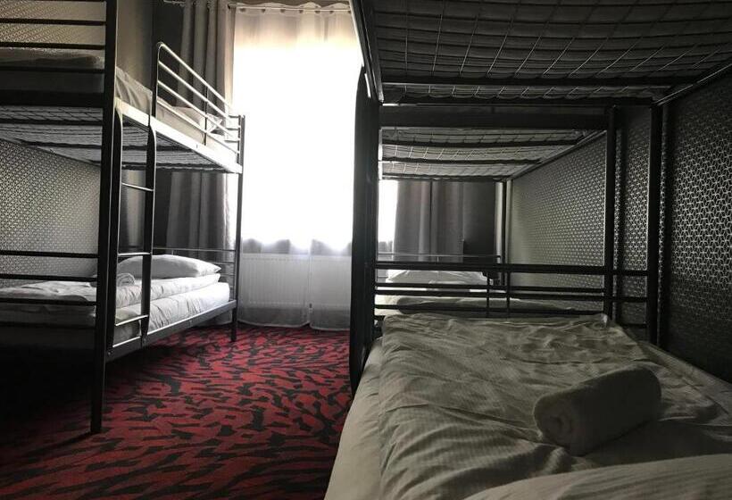 اتاق خانوادگی, Loft Car Factory