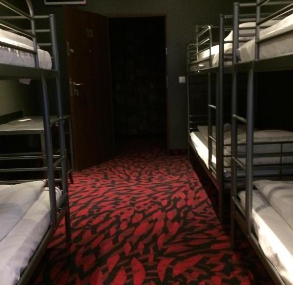 اتاق خانوادگی, Loft Car Factory