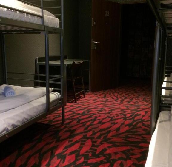 اتاق خانوادگی, Loft Car Factory