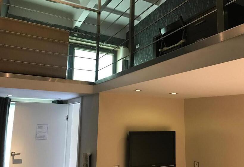 اتاق استاندارد, Loft Car Factory