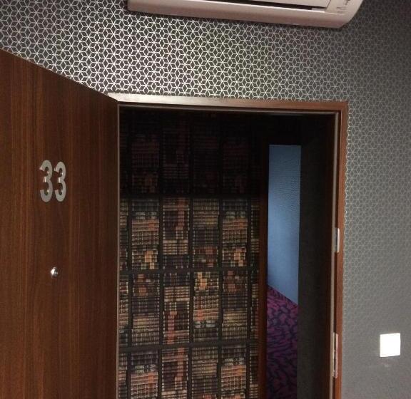 اتاق خانوادگی, Loft Car Factory