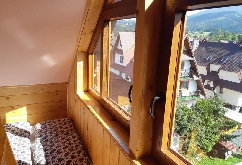 Полулюкс, Apartamenty I Pokoje Gościnne Nowita