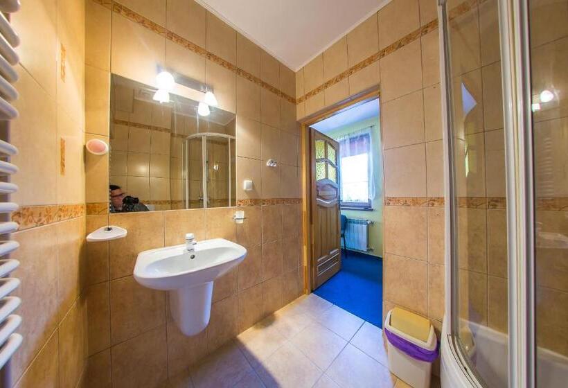 Номер Стандарт Трехместный, Apartamenty I Pokoje Gościnne Nowita