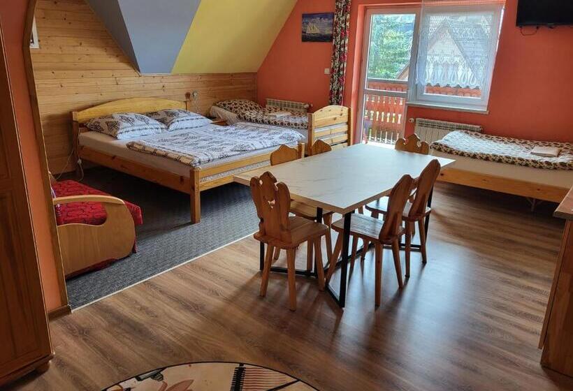 Студио Стандарт с Балконом, Apartamenty I Pokoje Gościnne Nowita