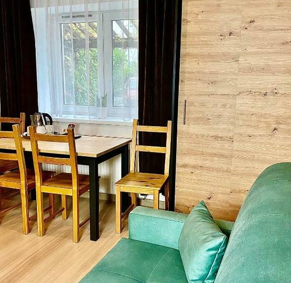 Семейный Номер, Old Tree Home & Restaurant