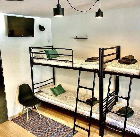 Семейный Номер, Old Tree Home & Restaurant