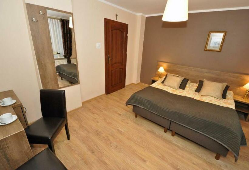 اتاق استاندارد با بالکن, Stratos