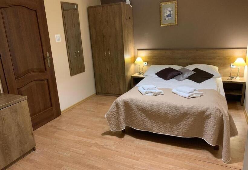 اتاق استاندارد با بالکن, Stratos