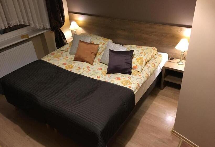 اتاق استاندارد, Stratos