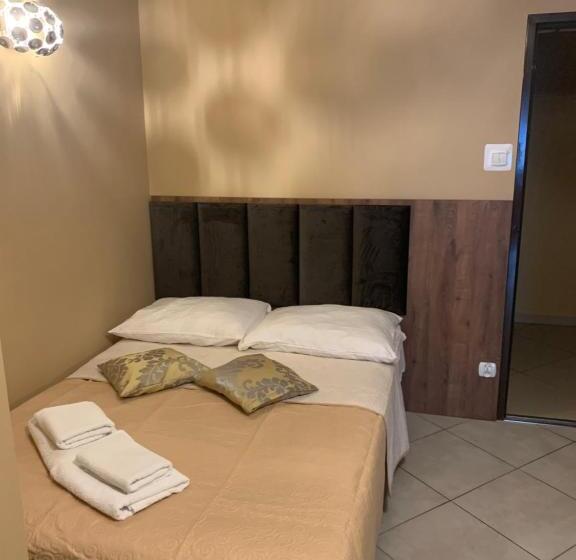 استودیوی سوپریور, Stratos